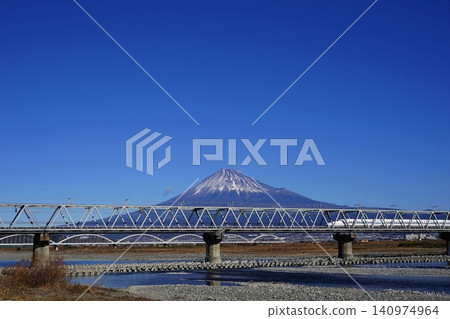 A Shinkansen train crossing the Fujikawa Railway Bridge with Mount Fuji in the background. January, Mount Fuji 2055, Shinkansen and Fujikawa Railway Bridge A Shinkansen train crossing the Fujikawa Railway Bridge with Mount Fuji in the background. January, Mount Fuji 2055, Shinkansen and Fujikawa Railway Bridge 140974964