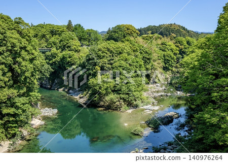 從新城市牛渕橋眺望長篠城遺址。 從新城市牛渕橋眺望長篠城遺址。 140976264