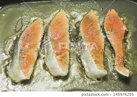 Salmon fillets pan-fried in butter Salmon fillets pan-fried in butter 140976295