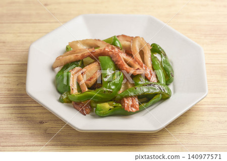 Stir-fried chikuwa and green peppers 140977571