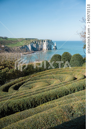 Jardins d'Etretat on the Alabaster Coast Cliffs Jardins d'Etretat on the Alabaster Coast Cliffs 140978518