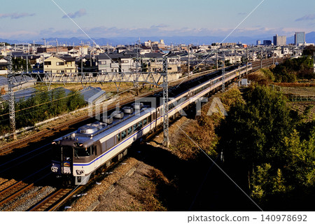 2007: A 7-car KiHa 181 series Hamakaze limited express train running on the Tokaido Line. 2007: A 7-car KiHa 181 series Hamakaze limited express train running on the Tokaido Line. 140978692