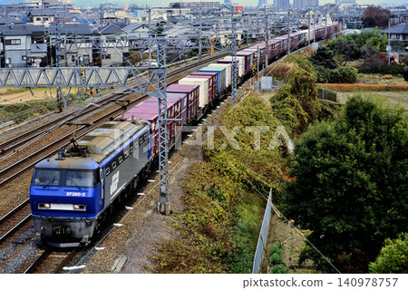 2007年:EF200-3型貨櫃貨運列車在東海道線上行駛 2007年:EF200-3型貨櫃貨運列車在東海道線上行駛 140978757