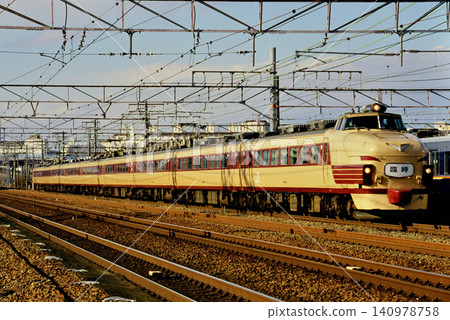 2007: A 9-car 489 series limited express "Furusato Raicho" running on the Tokaido Line. 2007: A 9-car 489 series limited express "Furusato Raicho" running on the Tokaido Line. 140978758