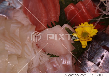 Fresh Sashimi Platter with Garnishes 140980068