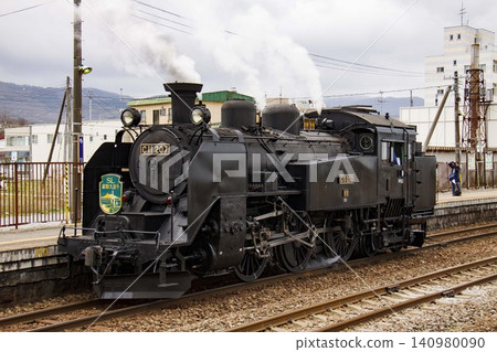 [The driver's cab, including the logo and other details, is not visible.] SL Hakodate Onuma, C11, No. 207, photographed around 2010. 140980090