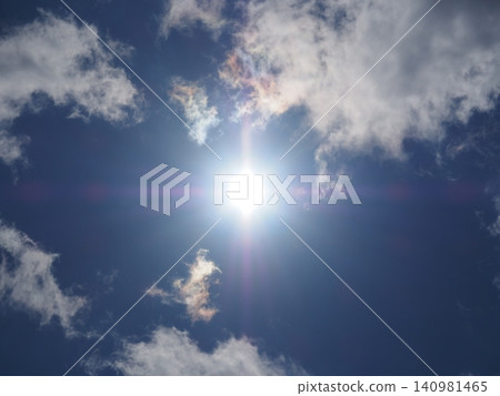 太陽偷看雲層 太陽偷看雲層 140981465