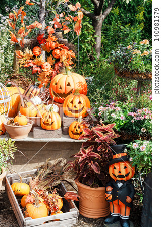 Halloween pumpkins and little pumpkins Halloween pumpkins and little pumpkins 140981579