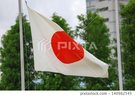 [Japanese flag] Crime of damaging the national flag 140982545
