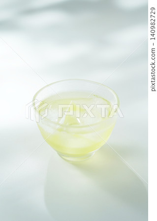Cold green tea on a summer day 140982729