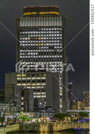 大阪夜景:中之島、大橋及中之島中央塔,大阪府大阪市 大阪夜景:中之島、大橋及中之島中央塔,大阪府大阪市 140982817
