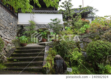 奈良縣櫻井市少林寺入口處的景色。 奈良縣櫻井市少林寺入口處的景色。 140982924