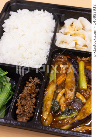 Delicious Sichuan-style stir-fried minced meat and eggplant bento box Delicious Sichuan-style stir-fried minced meat and eggplant bento box 140982938