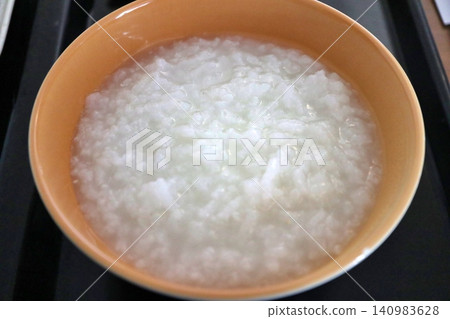 Japanese hospital food (lunch): Rice porridge (thin rice porridge) Japanese hospital food (lunch): Rice porridge (thin rice porridge) 140983628