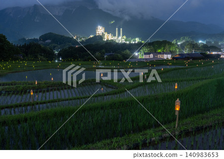 秩父寺坂梯田的照明 140983653