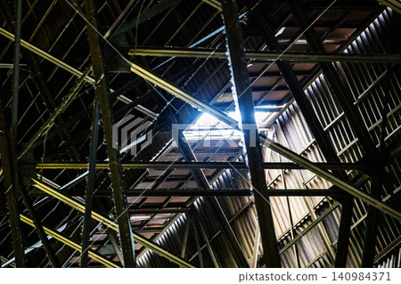 metal trusses under roof of abandoned factory metal trusses under roof of abandoned factory 140984371