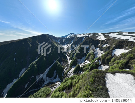 晴朗的早晨,春意盎然,可以看到鳥海山、函館和鳥海藍線。 晴朗的早晨,春意盎然,可以看到鳥海山、函館和鳥海藍線。 140989044