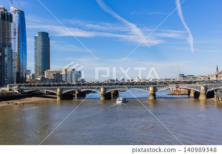 River Thames River Thames 140989348