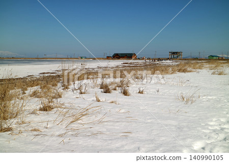 這是北海道別海町野付半島的景色,那裡有廣闊的冰雪原野。 這是北海道別海町野付半島的景色,那裡有廣闊的冰雪原野。 140990105