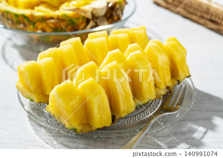菠蘿籃和菠蘿船 140991074