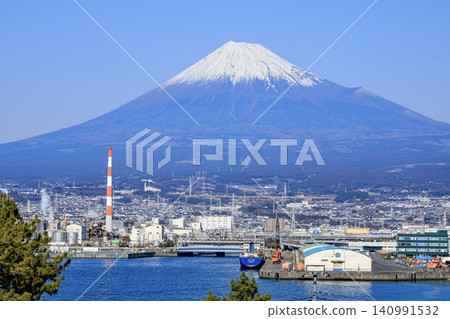 A view of Mt. Fuji and the cityscape of Fuji City from Fujinokuni Tagonoura Minato Park in Fuji City. 140991532