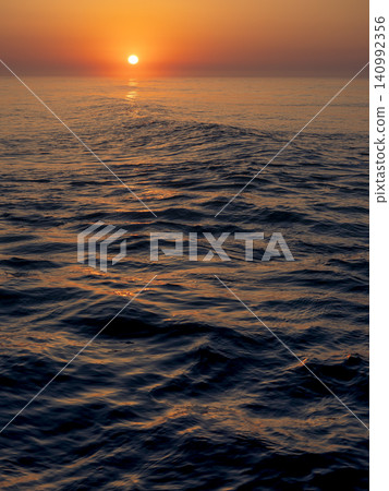 庫朱庫里海灘的日出 140992356