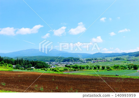 六月,淺間山腳下的妻戀村景色。 六月,淺間山腳下的妻戀村景色。 140993959
