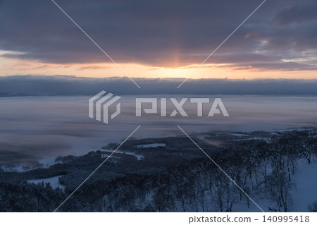 The orange of the sunrise, the sea of clouds, and the dark mountain ridge The orange of the sunrise, the sea of clouds, and the dark mountain ridge 140995418