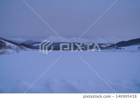 Pastel twilight and frozen snowfield Pastel twilight and frozen snowfield 140995438