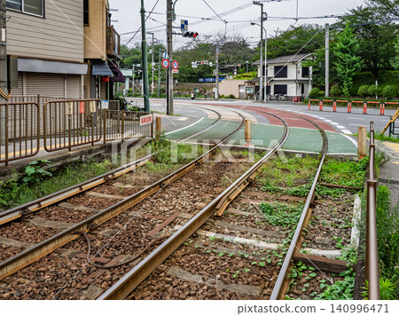 都電荒川線:專用軌道與共用軌道之間的邊界段。 都電荒川線:專用軌道與共用軌道之間的邊界段。 140996471