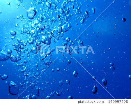 Bubbles seen from underwater Bubbles seen from underwater 140997498