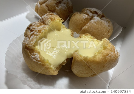 Cream puff Cream puff 140997884