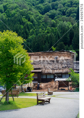 白川鄉初夏——屋頂更換工程—— 白川鄉初夏——屋頂更換工程—— 140997978