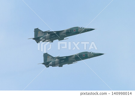 日本航空自衛隊F-1戰機編隊飛行。 日本航空自衛隊F-1戰機編隊飛行。 140998014
