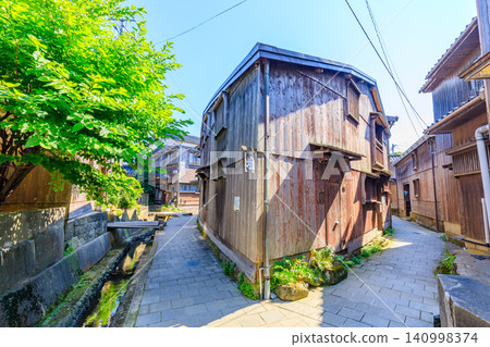 The townscape of Shukunegi in early summer: Triangular House, Sado Island, Sado City, Niigata Prefecture The townscape of Shukunegi in early summer: Triangular House, Sado Island, Sado City, Niigata Prefecture 140998374