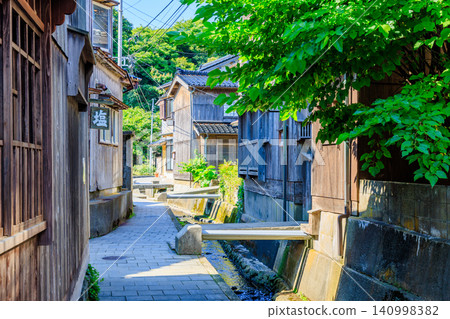 The townscape of Shukunegi in early summer, Sado Island, Sado City, Niigata Prefecture The townscape of Shukunegi in early summer, Sado Island, Sado City, Niigata Prefecture 140998382