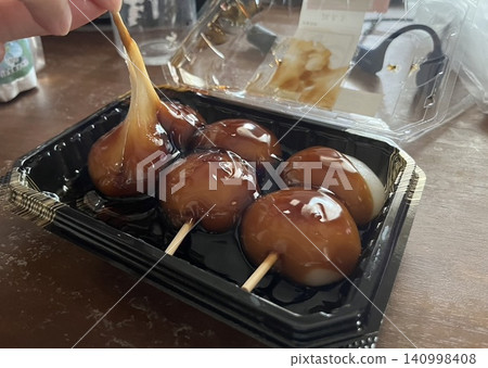 從烤串上取下來的餃子 從烤串上取下來的餃子 140998408