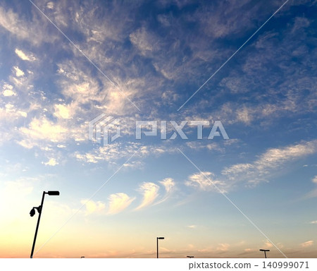 A landscape where the contrast of twilight shines brightly. A landscape where the contrast of twilight shines brightly. 140999071