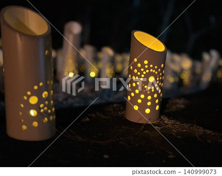 Bamboo lanterns lit by candles in the darkness of night 140999073