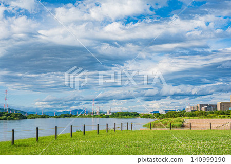 Yodo River swollen due to heavy rain in Hirakata City, Osaka Prefecture Yodo River swollen due to heavy rain in Hirakata City, Osaka Prefecture 140999190