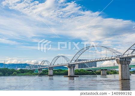 The Yodo River, swollen due to heavy rain, in Hirakata City and Takatsuki City, Osaka Prefecture. 140999192