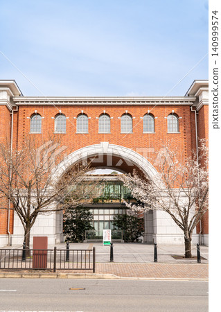 Doshisha University, Karasuma Campus, Shikokan (a campus and building symbolizing internationalism), preserving the brick architecture. 140999574
