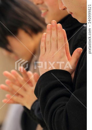 Worshiping, Gassho, Worship Worshiping, Gassho, Worship 140999821