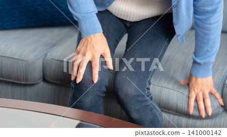 Female, knee osteoarthritis, hands Female, knee osteoarthritis, hands 141000142