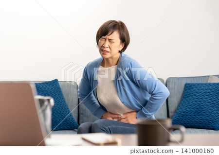 Female stomachache Female stomachache 141000160