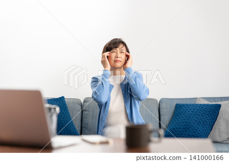 女性頭痛 141000166