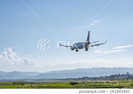 Airplane landing at Sendai Airport in summer, view from No. 27, Natori City, Miyagi Prefecture 141001493