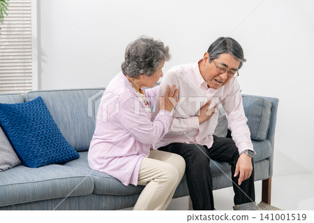 老年夫婦，突發疾病，心臟病 141001519