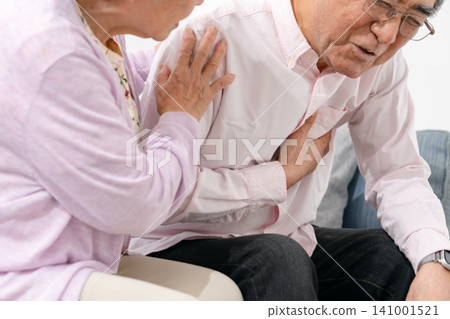 Senior couple, sudden illness, heart disease Senior couple, sudden illness, heart disease 141001521