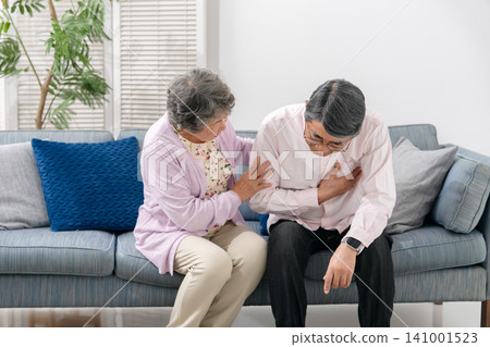 老年夫婦，突發疾病，心臟病 141001523